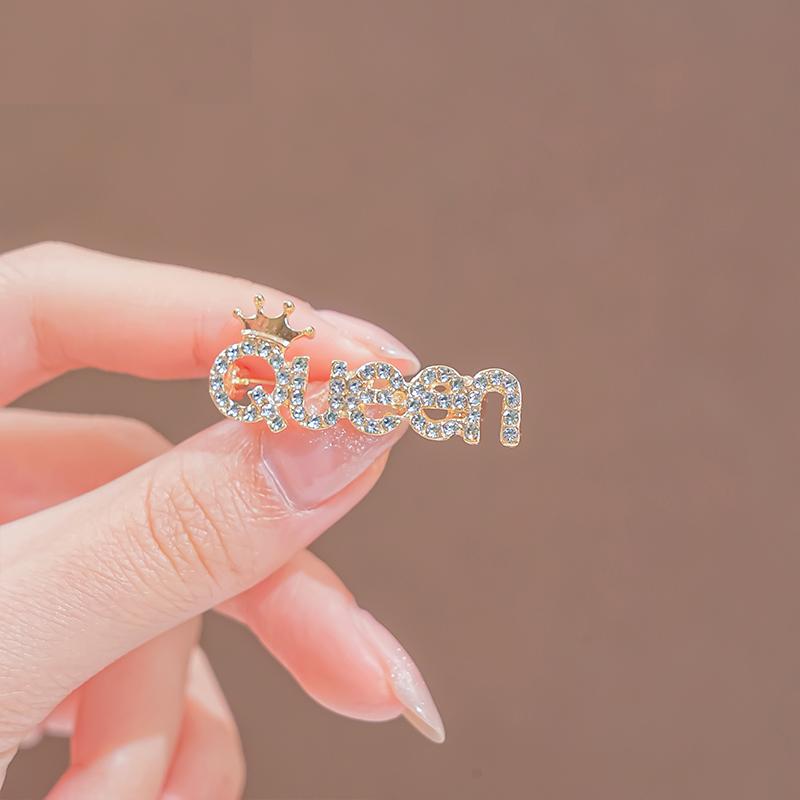 Cute Rhinestone Queen Brooches For Women Kids Crown Letters CZ Crystal Party Label Pins Trendy Buckle 2024 Jewelry Gifts