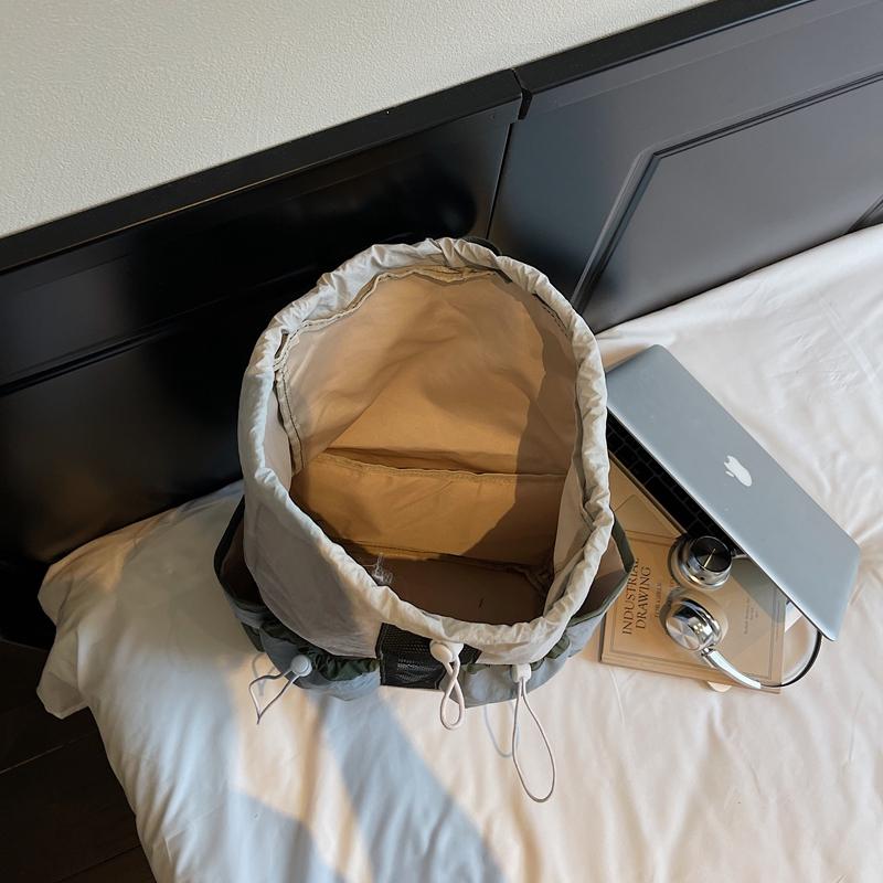 Versatile Drawstring Backpack - Lightweight Sports Bag for Tennis & Badminton Rackets, Perfect Gym & Travel Pack