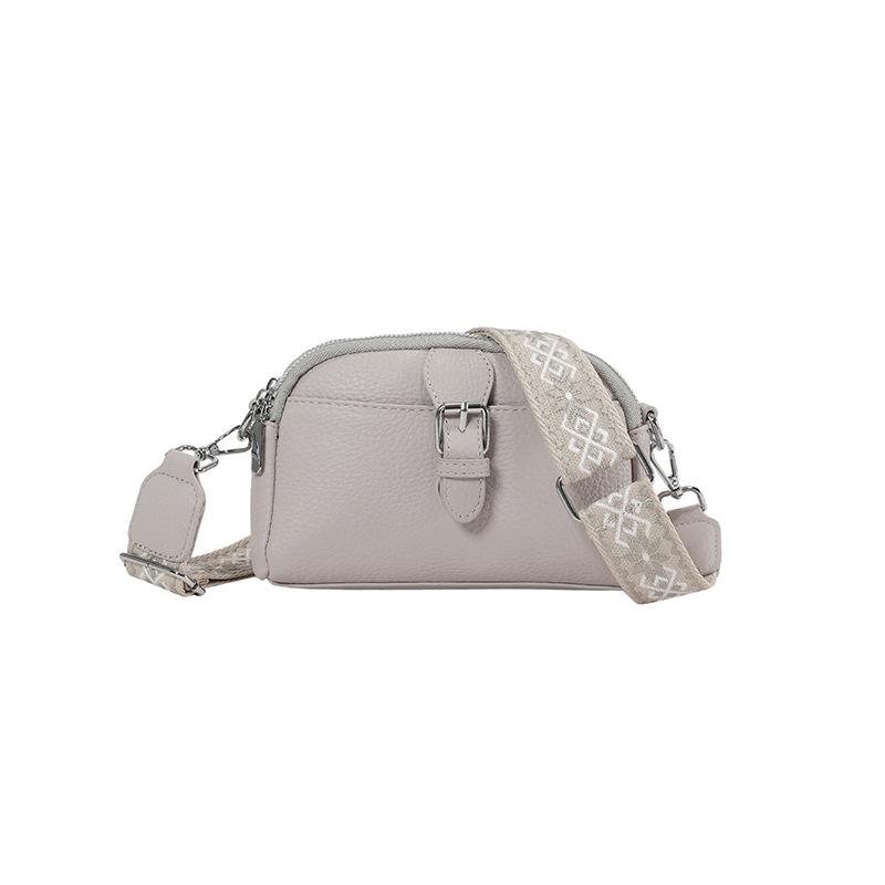 Módní jaro 2025 Všestranná malá taška pro dojíždění Dámská jednobarevná Prémiová texturovaná dámská taška přes rameno Sedlová taška na jedno rameno