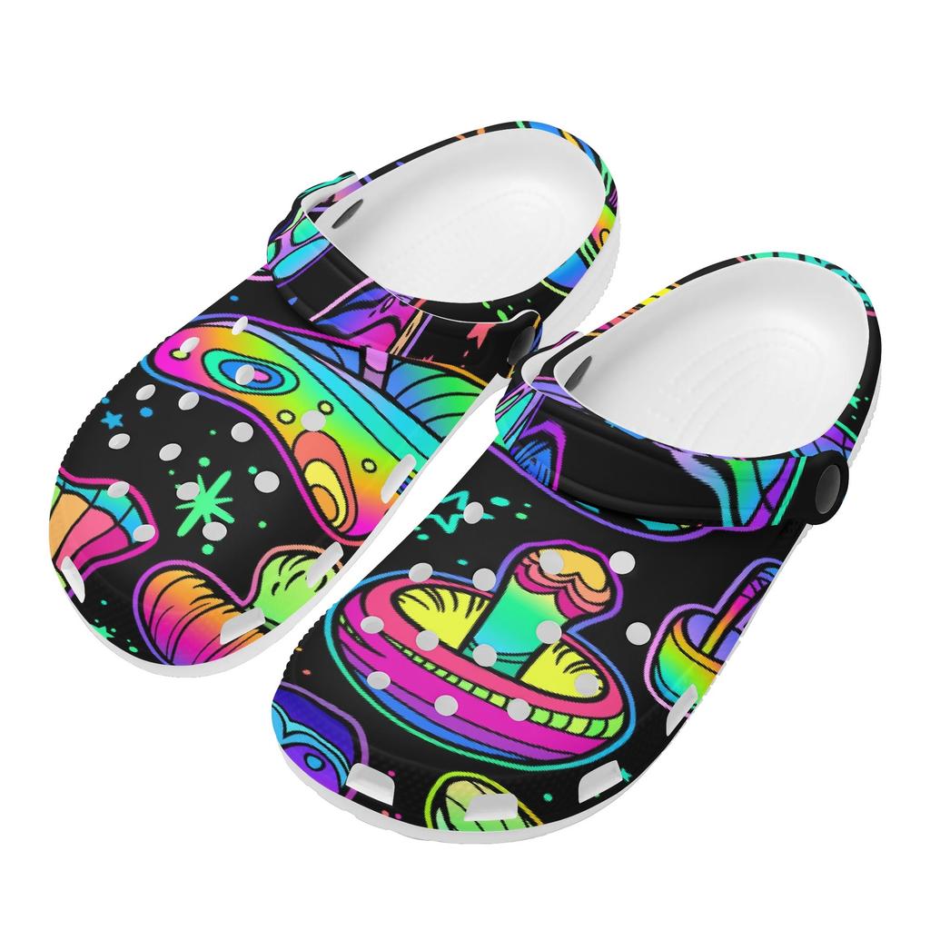 White EVA Clogs with Feather Leaf Print, Lightweight Slip On Garden Shoes, Breathable Beach Sandals, Indoor Outdoor Slippers for Men Women