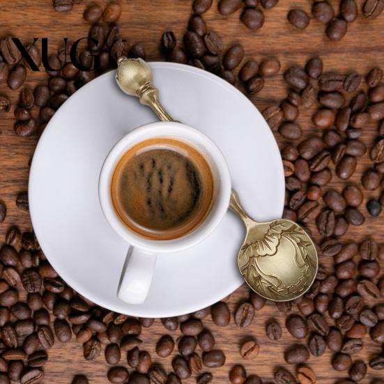 Europäischer Palaststil Löffel Kaffee Geschnitzter Teelöffel Vintage Design Geschirr Dessert Retro Löffel für Küche Esstisch Bar Milchtee-Läden Cocktail-Mixen