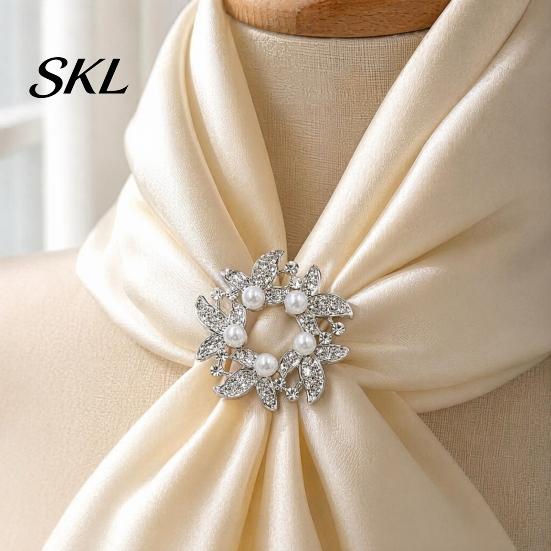 Secure Clasp Pin Brooch Pin, Faux Pearl Wreath Design Lapel with Rhinestones Inlaid, Electroplated Circular Flower Leaf Garland for Coats Shirts Bags