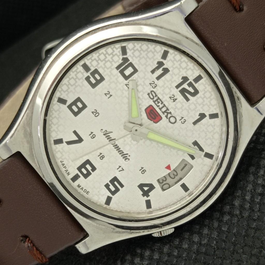 

Б/У винтажные мужские часы SEIKO 5 AUTOMATIC 7009A из Японии с серебряным механизмом и датой 595a-a312324-9 SKU595a-a312324