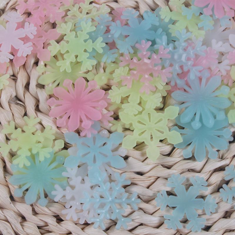 50Pcs 3D Luminous Snowflakes At Night Glowing Fluorescent Wall Stickers For Children Baby Room Bedroom Christmas Diy Decoration