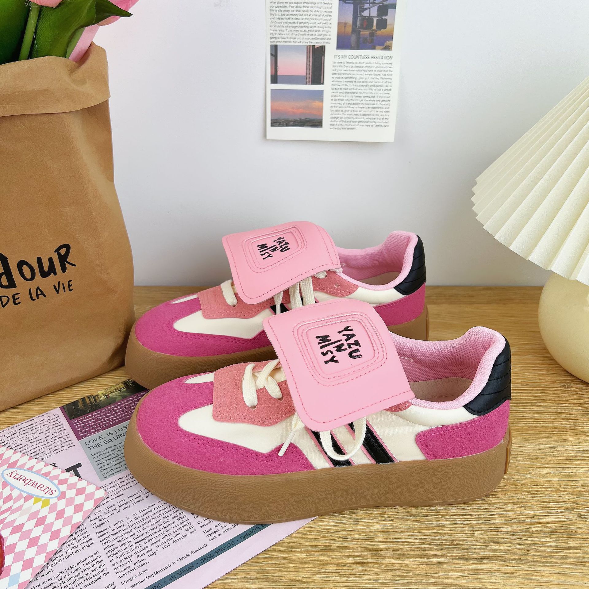 

Casual shoes 2025 spring and autumn new thick-soled color matching campus student trend ultra-light breathable not stuffy feet niche board shoes 35