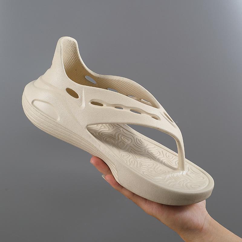 Menn bruker sklisikre EVA-tøfler, moderne og allsidige strandflip-flops om sommeren. Kvinner