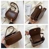 Korean version of exquisite versatile saddle bag niche design shoulder bag temperament commuter messenger bag tide