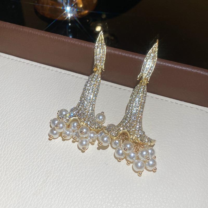 French Diamond Flower Pearl Necklace Earrings Set Retro Elegant Light Luxury Banquet Style Exquisite High-end Jewelry