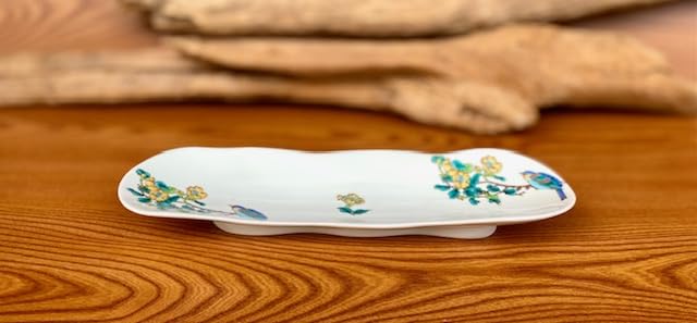 Hyakukaen Kutani [Grilled Fish Plate, Porcelain] Gold Plum Blossom and Bird Design [Back Picture]