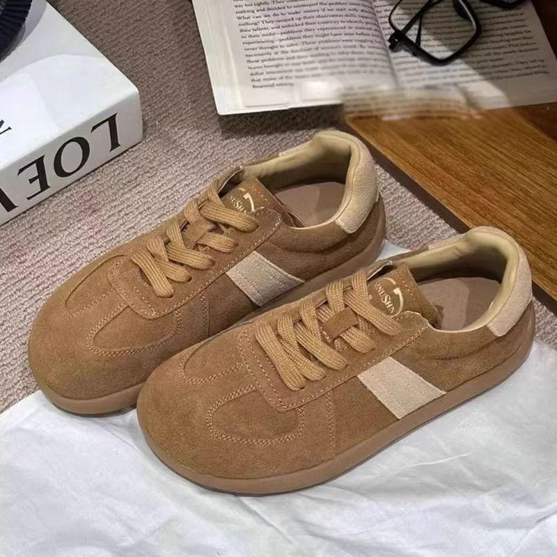 Women's new autumn models show feet, small flat-bottomed casual sports board shoes, versatile little white shoes are light and trendy