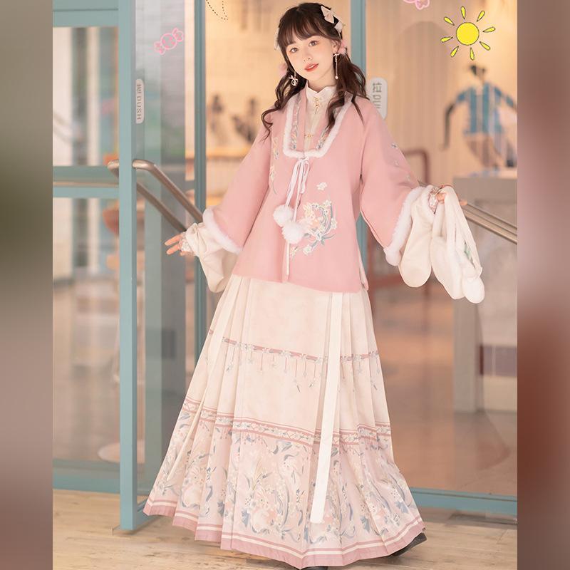 Peach Rabbit Embroidery Ming-made Cloth Cloth Jacket Horse Skirt New Year's Clothing Winter Fleece