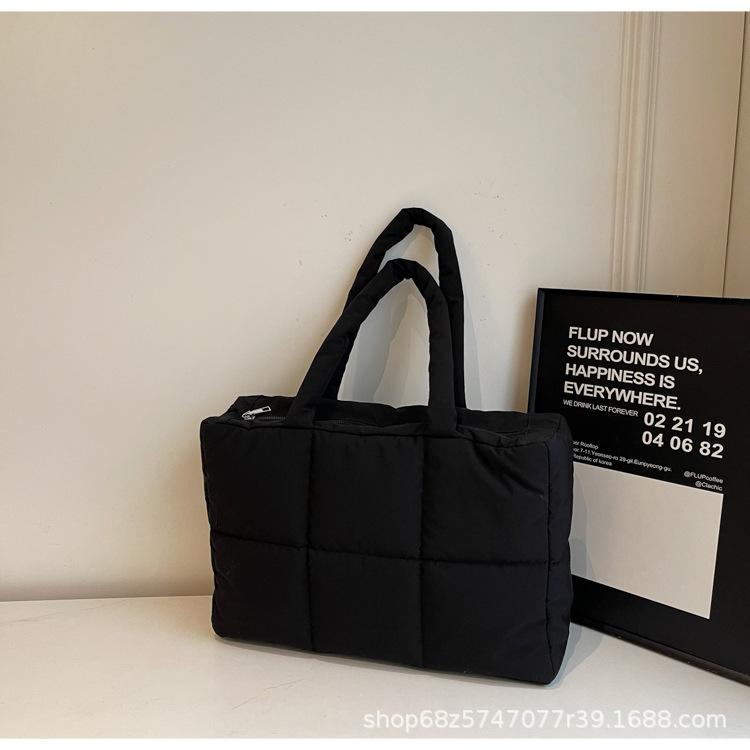 Underarm bag women's bag 2025 new versatile shoulder bag down cotton clothing bag large capacity fashion portable tote bag