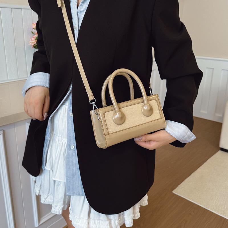 High-end Retro Hand-held Small Bag, Fashionable and Casual Single-shoulder Bag, Niche Commuting Crossbody Bag