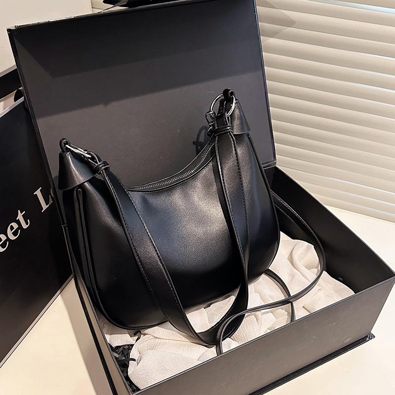 Niche fashion underarm bag new fashion large capacity shoulder commuting spring and summer versatile women's messenger bag