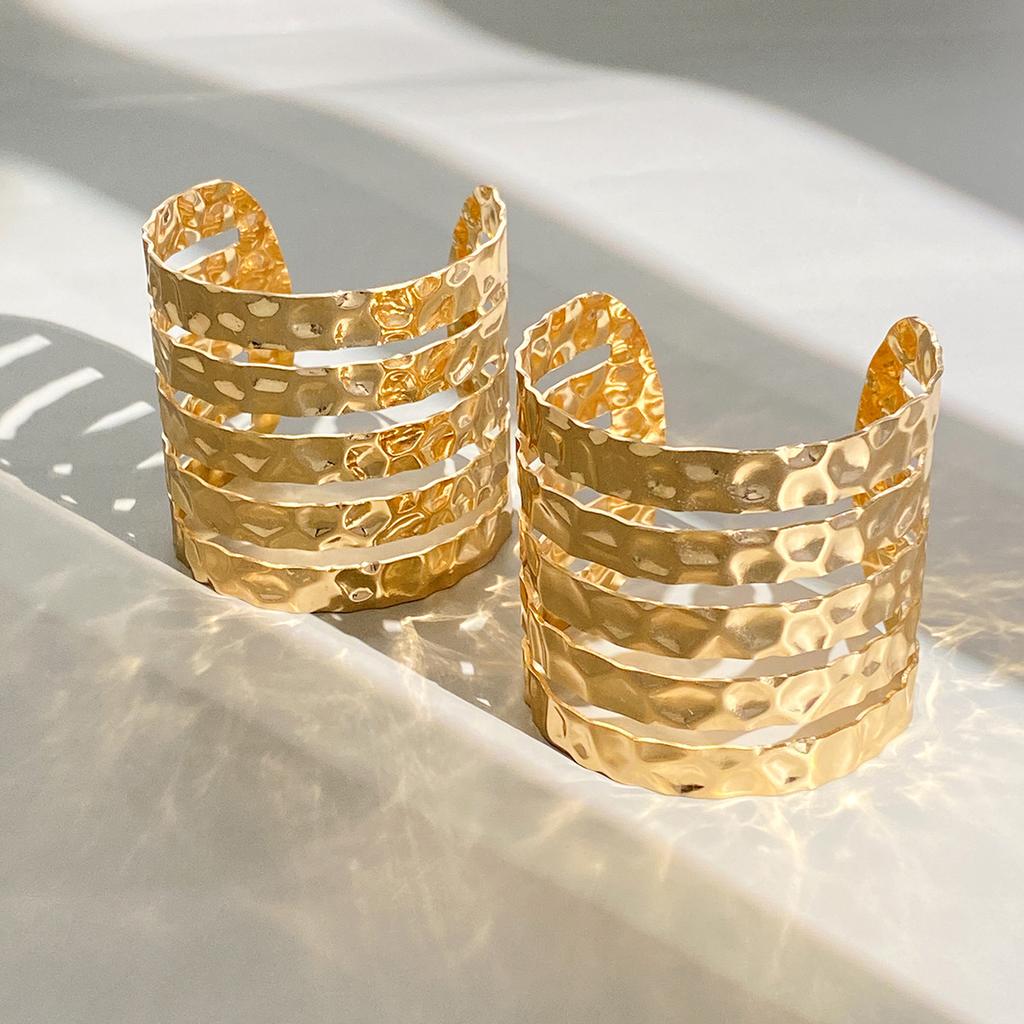 JMXD-Schmuck, offenes Armband mit hohler Linie und flüssigem Percussion-Muster, übertriebenes, breitseitiges geometrisches Punk-Armband