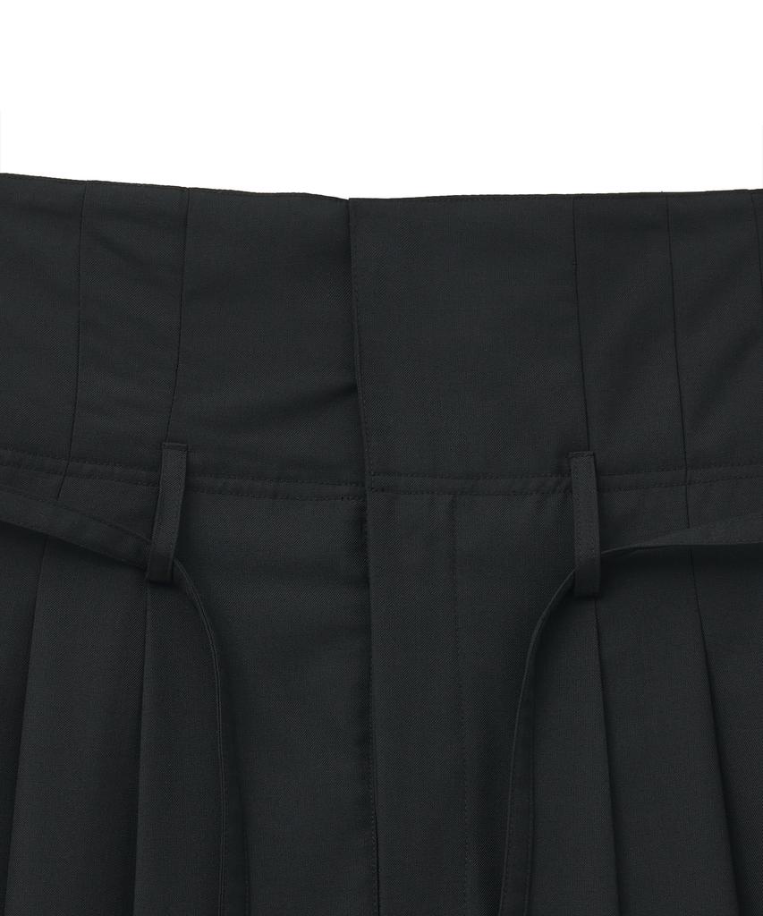 NOIRER Folded Loose Fit Slacks (Black)