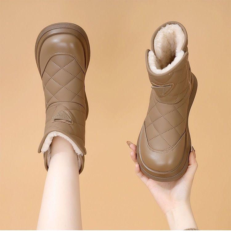

Мягкие кожаные зимние сапоги женские зима 2024 новые на толстой подошве короткие сапоги женские водонепроницаемые и нескользящие утолщенные Северо-восточные теплые хлопковые сапоги 35 хаки