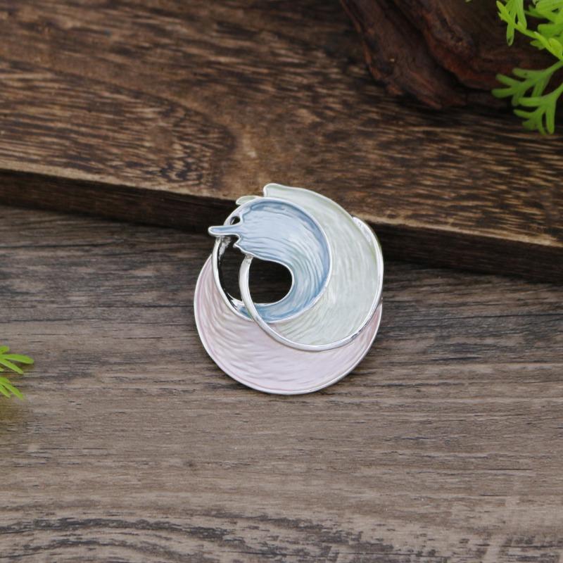 New Enamel Color Hollow Geometric Wave Magnetic Brooch Women's Simple and Advanced Multifunctional Breast Buckle