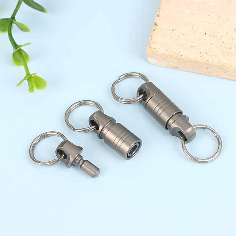 Kapesní nástroj Edc z 1ks titanové slitiny Ultra odolný přívěsek na klíče s otočnou přezkou Pro muže Kompaktní klíčenka na pásek, ideální pro O