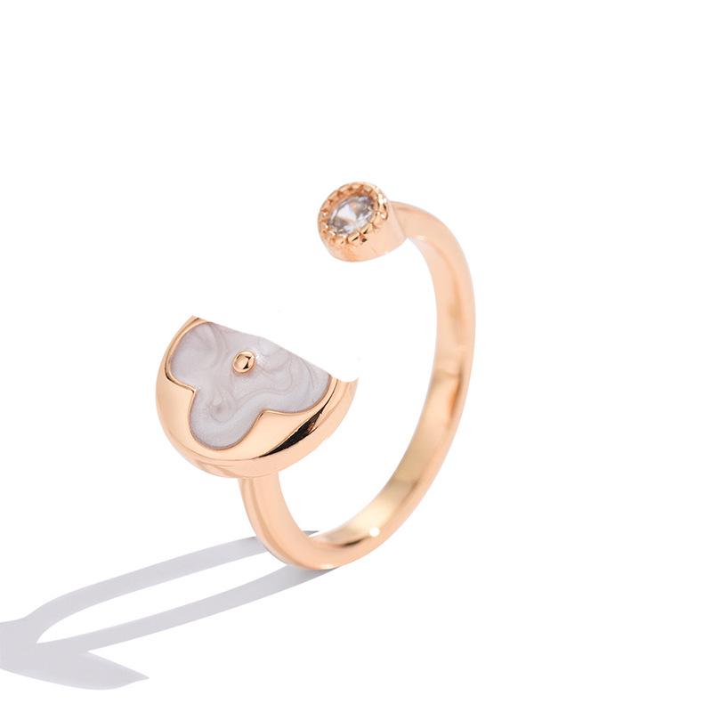 Donkey's Gold-Plated Mother-of-Pearl Clover Ring: Women's Luxury Fashion Statement