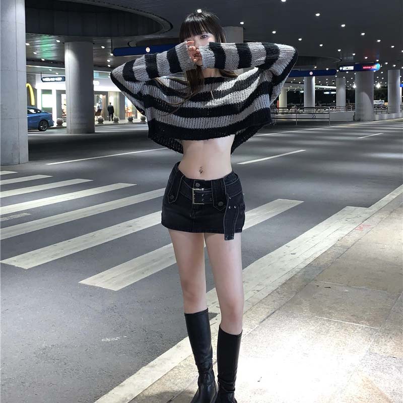 Gothic Ladies Sweater Crew Neck Long Sleeve Striped Cropped Knit Sweater Y2K Sexy Top Off-the-shoulder Zipper Design New Fashion