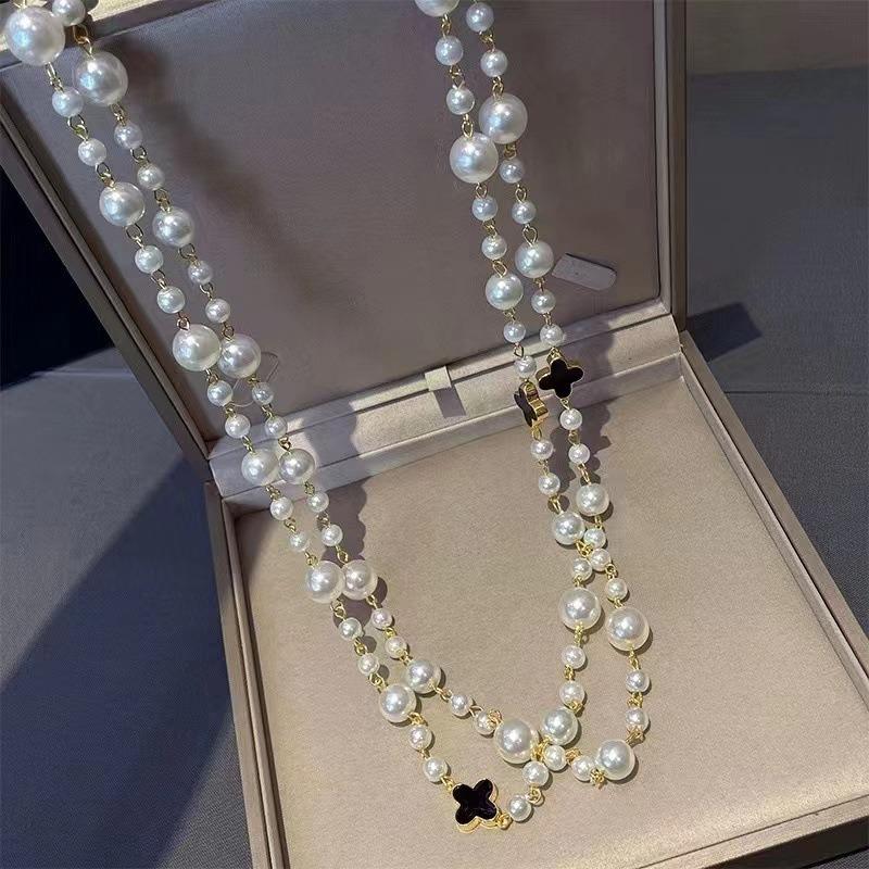 Collar multicapa de trébol de cuatro hojas, estilo retro, largo, para mujer, con temperamento palaciego.