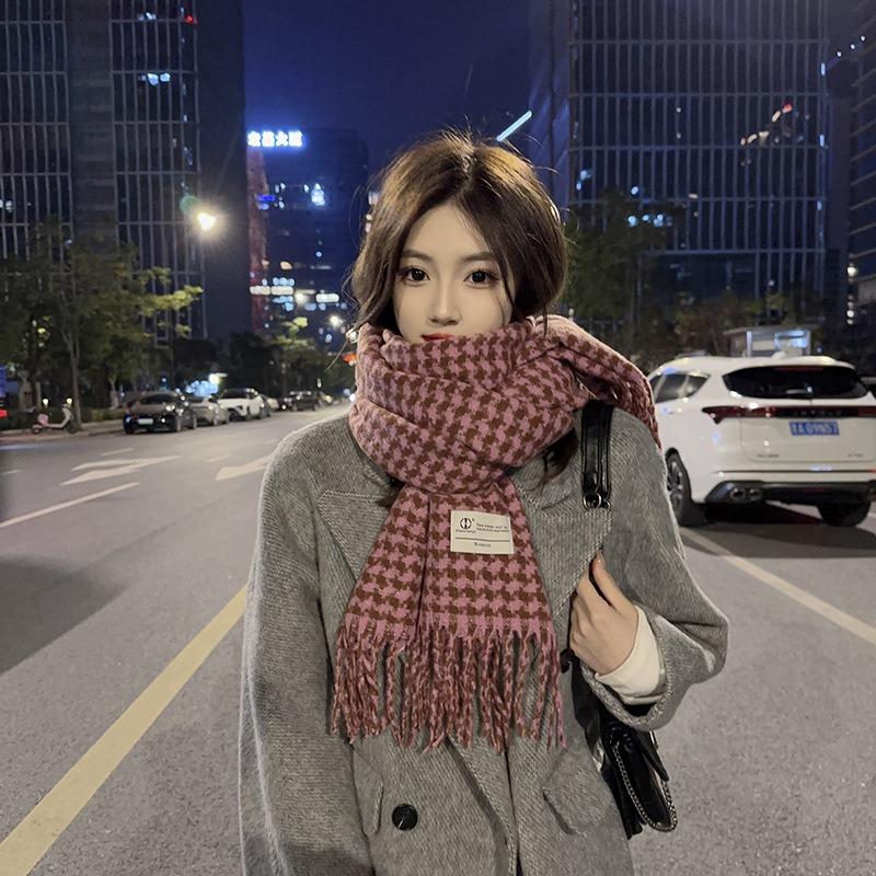 Herbst und Winter kontrastfarbiger Karoschal Damen Winter weiche Baumwolle bequem warm Student gestrickter langer Schal mit Fransen Trend