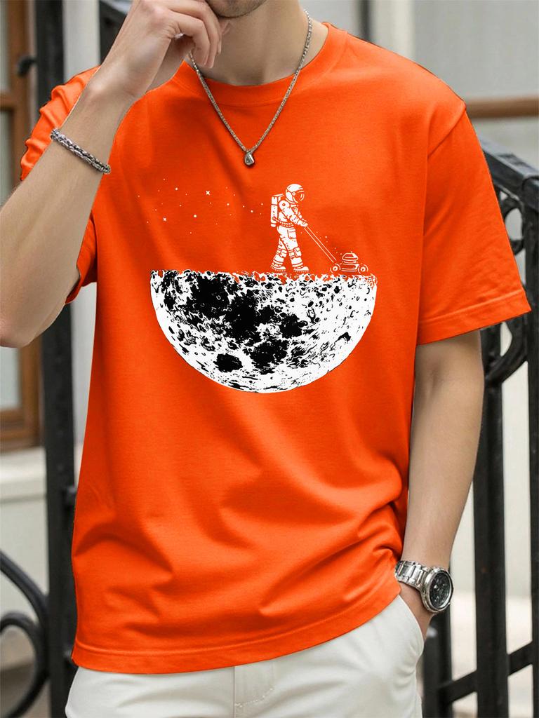 Astronaut Mowing The Moon Print T Shirt Men Summer Oversized TShirt Hip Hop Crewneck Short Sleeve Casual Cotton Streetwear