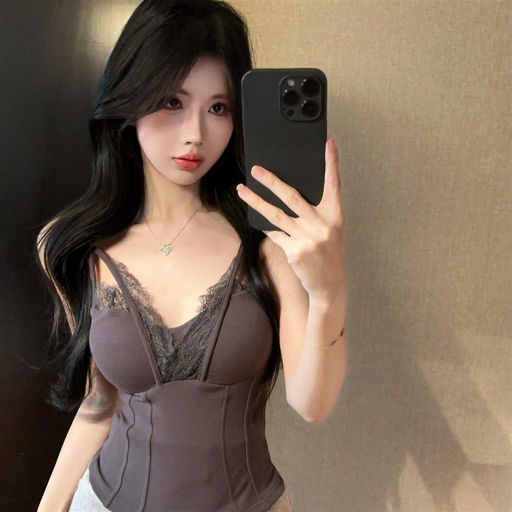 Hollow Lace Fashionable Camisole Vest with High-end Feel Slim Fit and Slimming with Chest Cushion As The Base Top