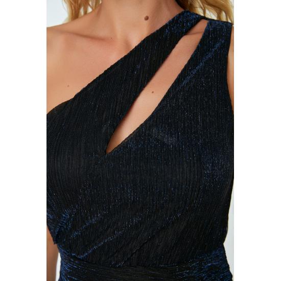 Tailliertes, gefüttertes, glitzerndes, elegantes Abendkleid