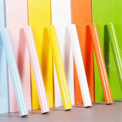 Szerokość 60 cm Błyszcząca Samoprzylepna Jednolita Tapeta Winylowe Marmurowe Naklejki na Ścianę Wodoodporny Papier Kontaktowy do Kuchni Wystrój Domu Folia