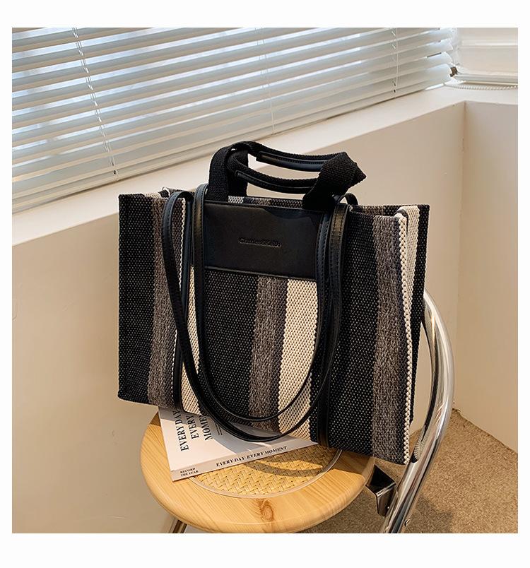 Large Capacity Canvas Bag 2025 New Texture Fashionable Simple Shoulder Bag Contrasting Color Portable Tote Bag