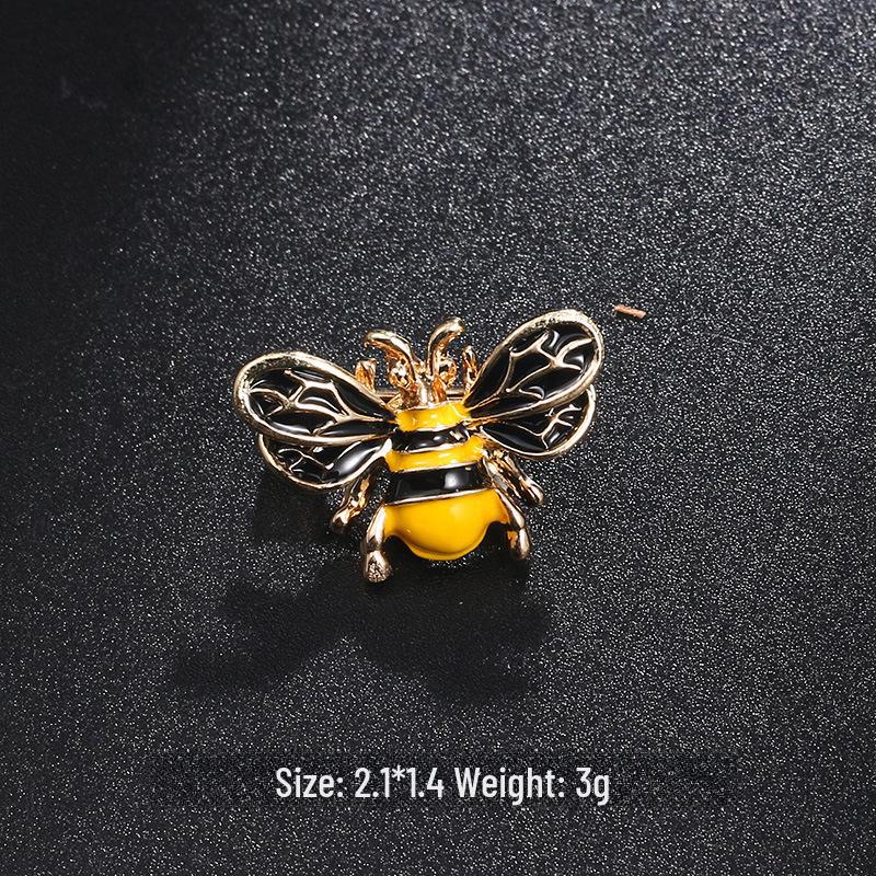 Nowy Styl Broszka Pszczoła z Kroplami Oleju - Urocza Pins Zwierzęcy na Kołnierzyki i Dodatki do Odzieży