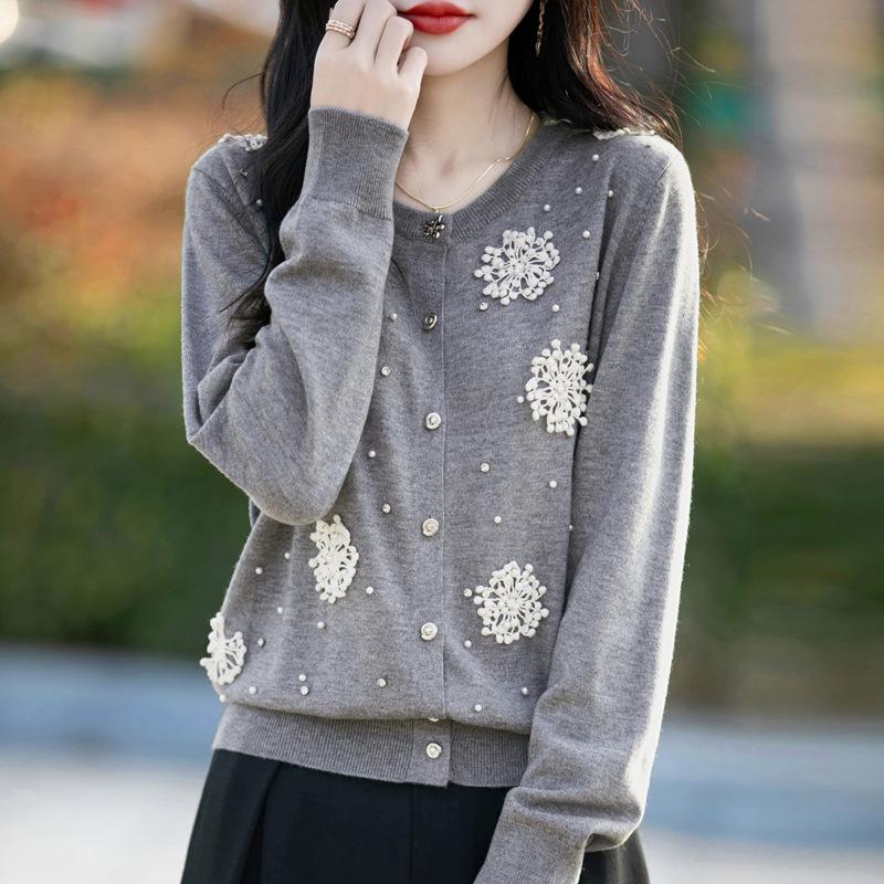 

Вязаный кардиган ручной работы с трехмерным эдельвейсом, уникальный и нежный, с круглым вырезом, для ранней весны M серый