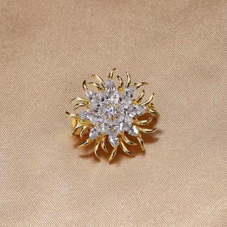 Flower Brooch, High-end Women's Brooch, Exquisite and Elegant, Luxurious Brooch, Summer Anti-glare Clasp