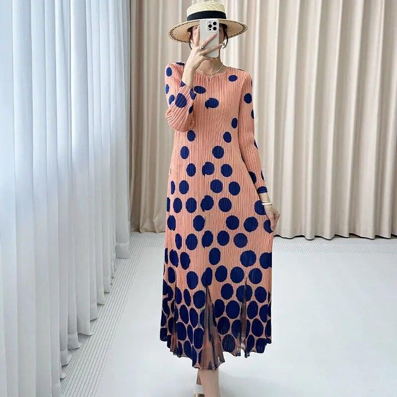 Dámské podzimní šaty s kulatým tečkovaným potiskem s kulatým výstřihem a 9/4 rukávem skládaná dlouhá sukně