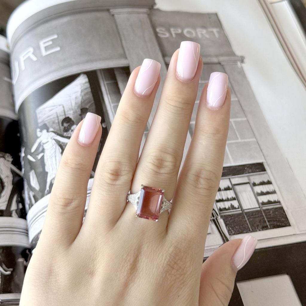 Silver Ring with Sultanite Sultanite 7.651ct, Weight of the Product 5.45 G (2163862)