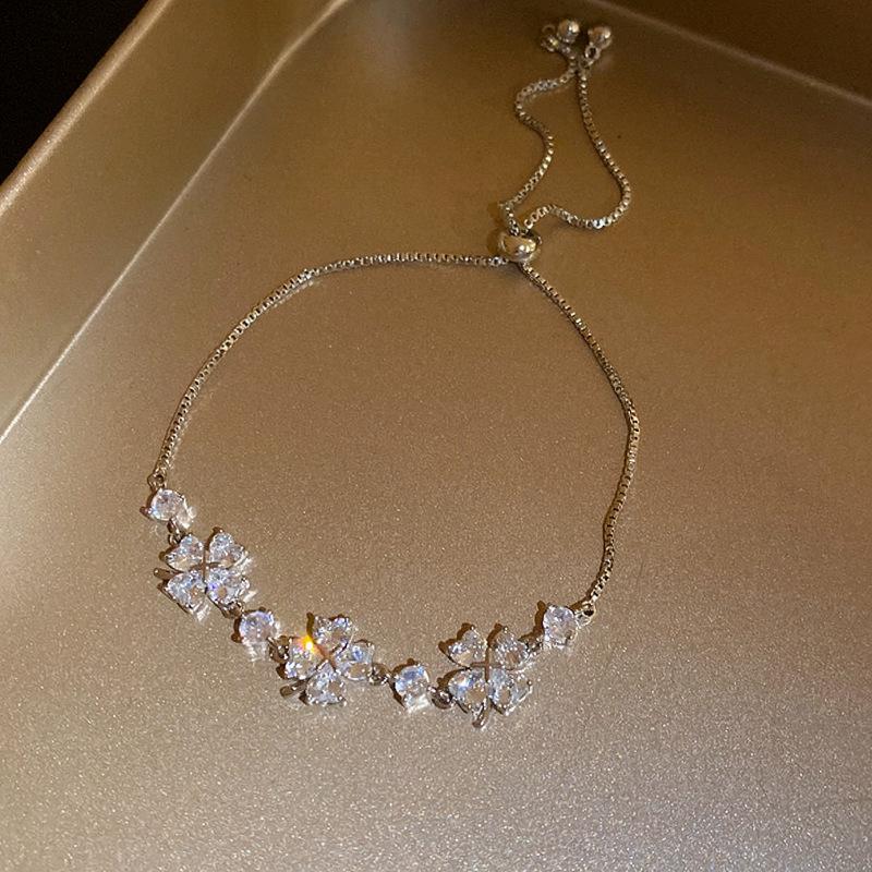 Elegant Gold-Plated Zircon Flower Bracelet: High-End, Versatile, Fashionable Jewelry