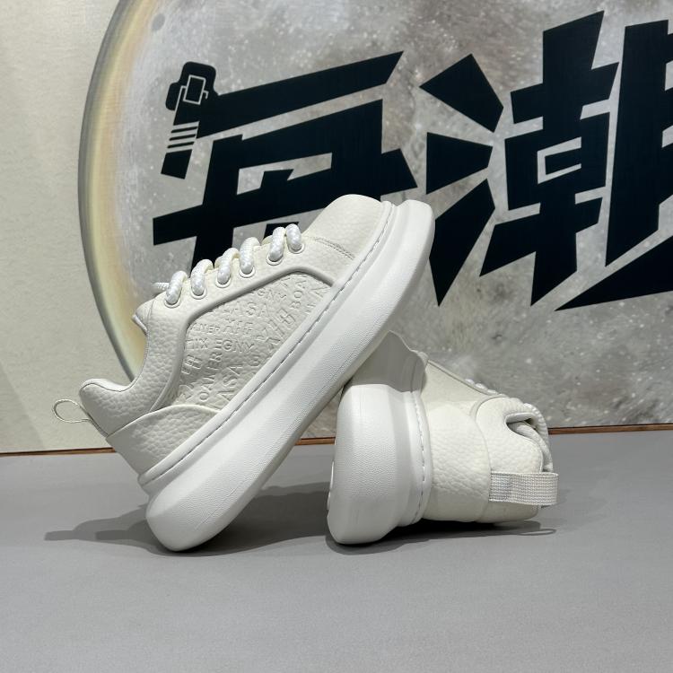 Men 's Casual Four Seasons Fashion Skateboarding Students Comfortable Sneakers Boys Trending Soft Sole Breathable Shoes