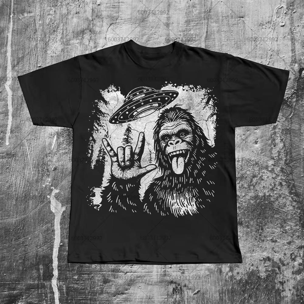 Vintage Harajuku Bigfoot UFO Sarcastic Sasquatch Graphic Novelty Alien T Comfortable and loose Unisexs and WOMENs Tshirts M