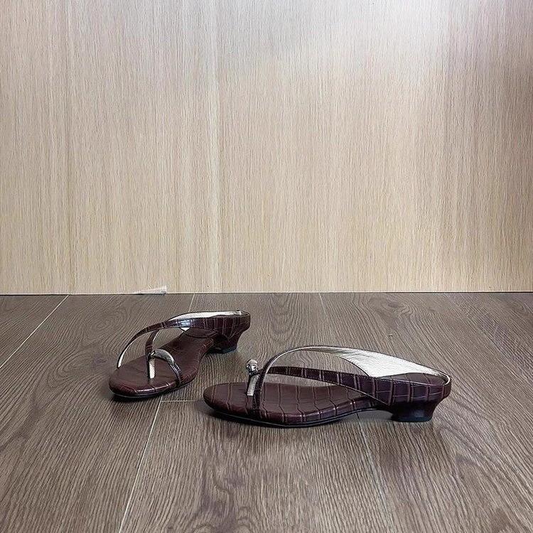 Fashion A Slip-on Low Heel Slippers Female Summer Wear 2025 New Style All Simple Fashion Comfortable Clip-toe Holiday Beach Slippers