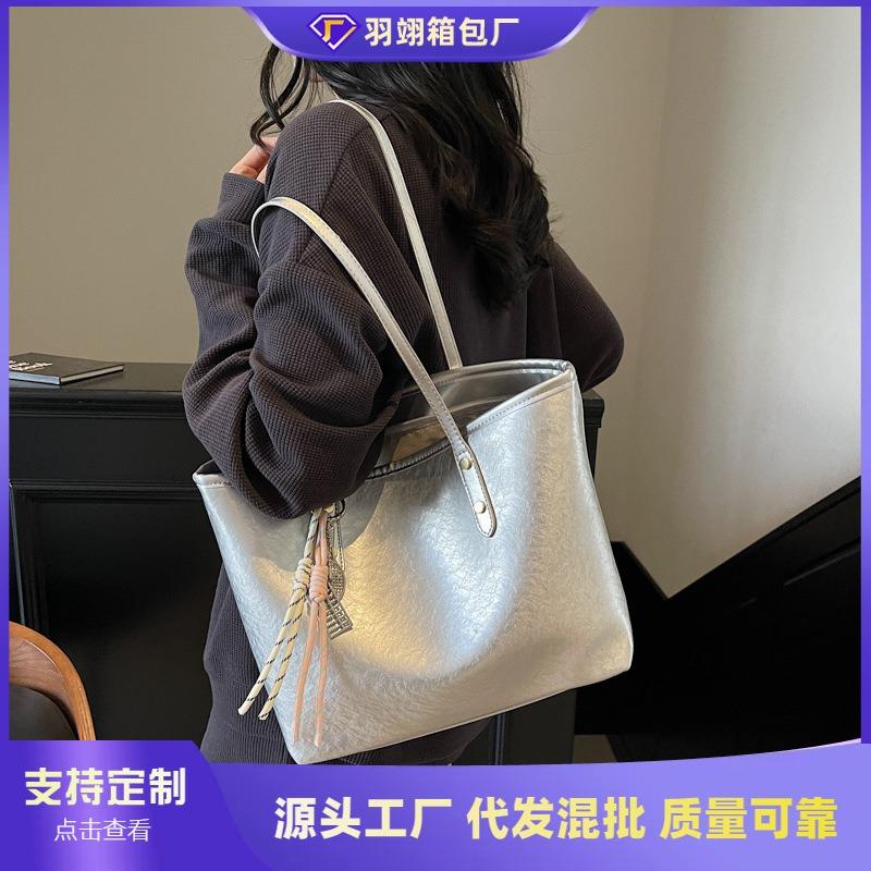 Fashion and Leisure Large-capacity Tote Bag Women's New Simple and Versatile Shoulder Bag High-end Underarm Bag