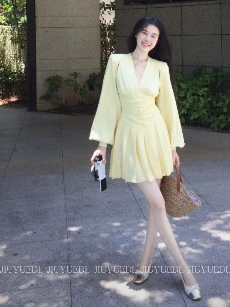 Yellow V-Neck Waist-Cinched French Petite Spring Dress 2026 L