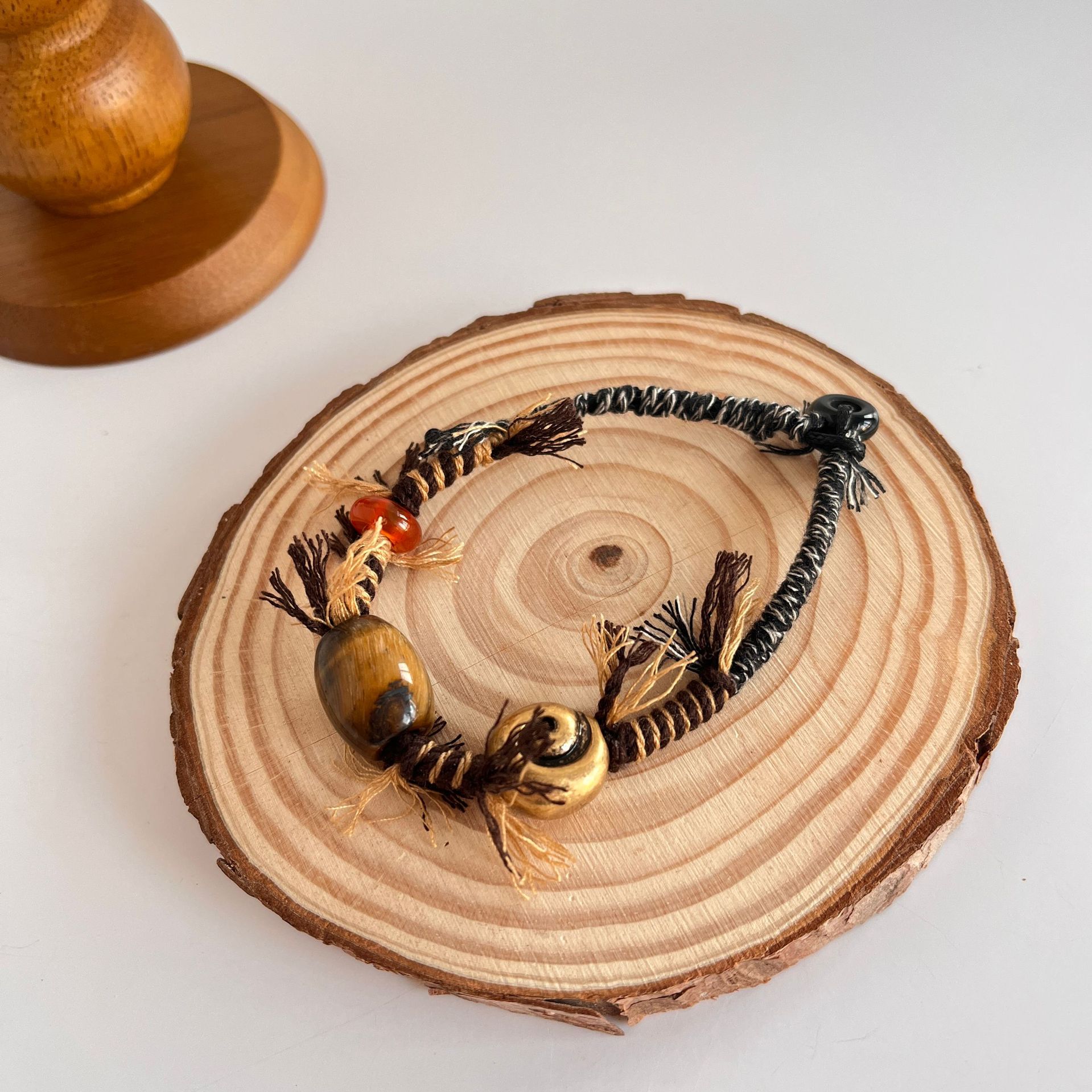 

Осенне-зимнее новое многоузловое плетеное ожерелье из натуральных камней, женский нишевый дизайн, ретро-темперамент, индивидуальность, продвинутое чувство, цепочка на ключицу