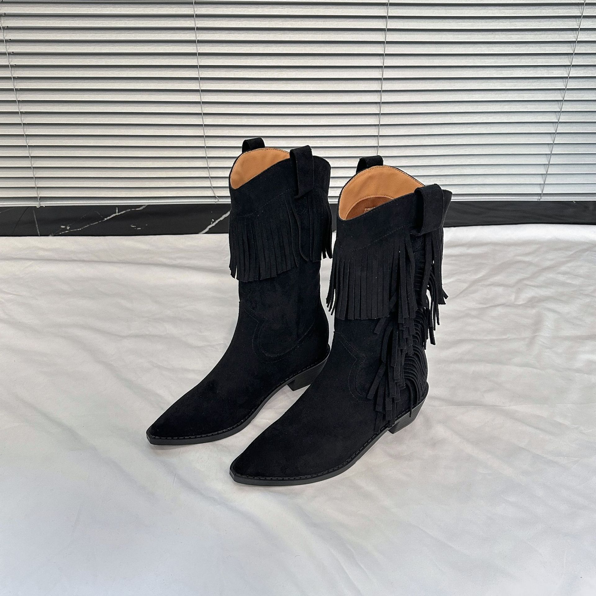 

Increased 8CM fringed short Maillard knight boots women s 2025 new French pointed thick heel western cowboy boots 34