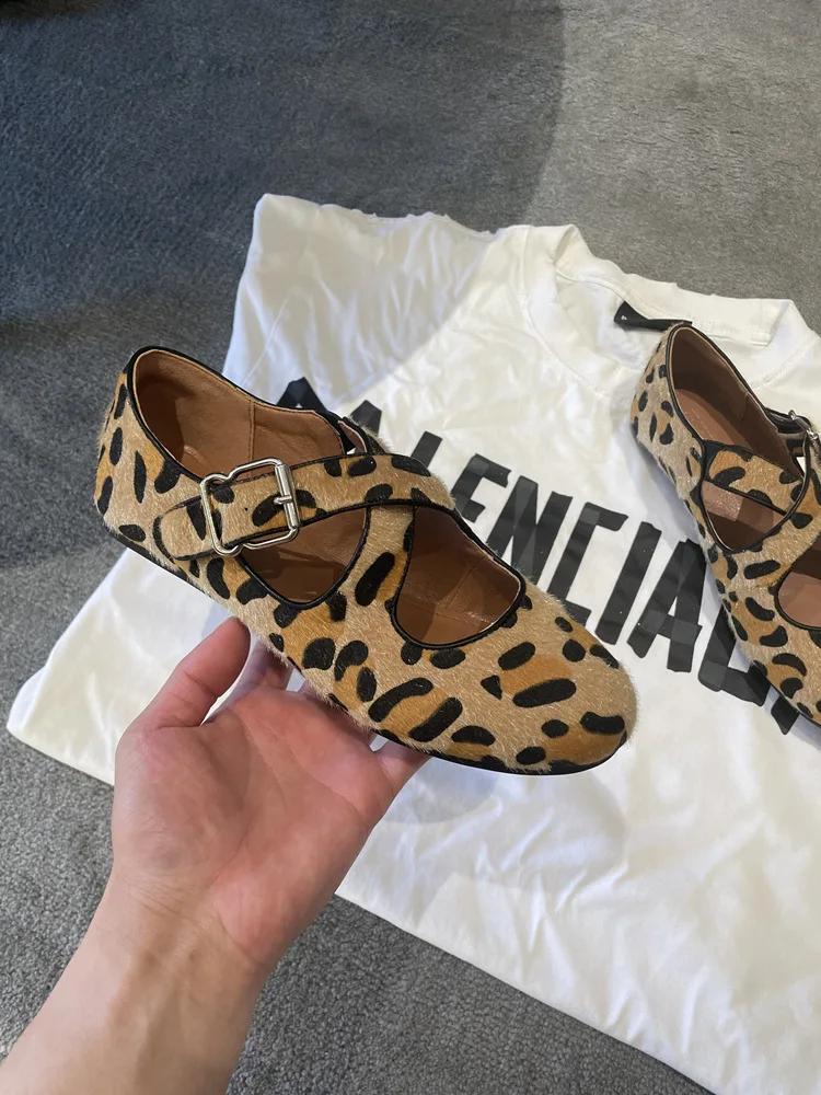 

Fashion Cross belt buckle shoes for women with shallow round toe and comfortable lazy flat shoes 35