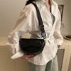 French Niche Bag Women's 2025 New Textured Messenger Bag Embossed Saddle Bag Fashionable Alligator Pattern Shoulder Bag