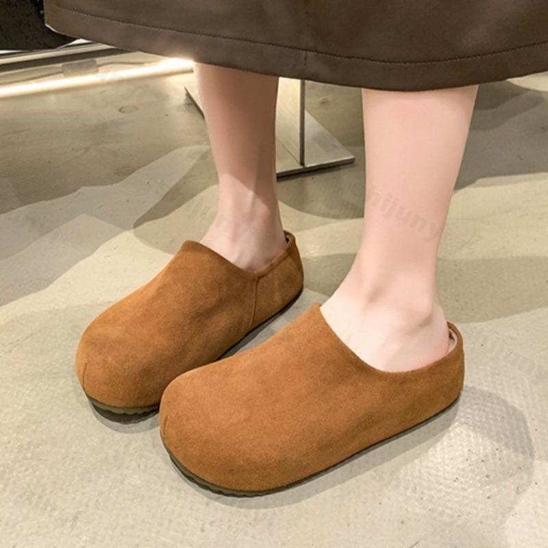 Winter Women's Fashion Slippers 2026 New High-quality Suede Platform Casual Shoes Outdoor Round Toe Clogs Retro Plush Slippers
