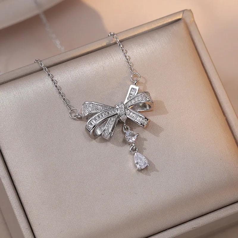 

A stylish stainless steel necklace for women, featuring a romantic pendant for parties and everyday wear.