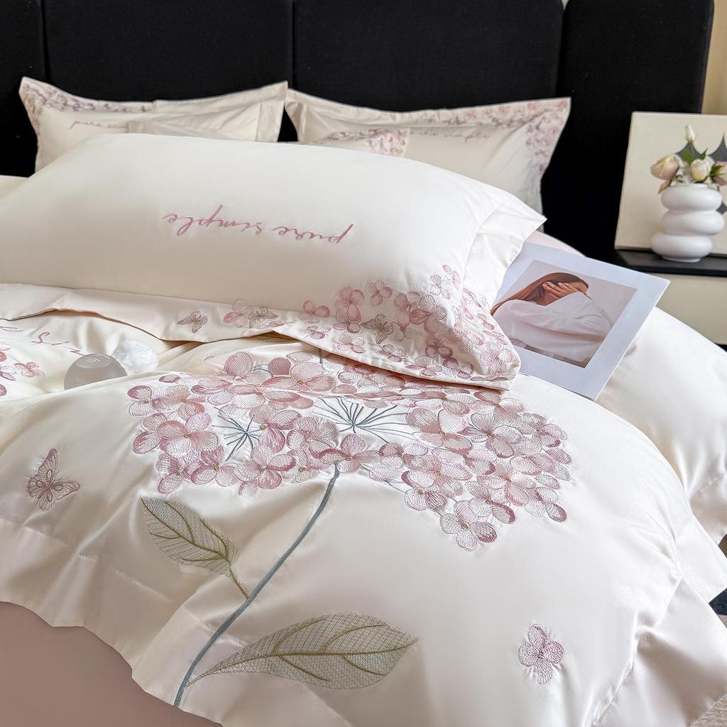 Light Luxury Skin-Friendly Embroidered Duvet Cover Set, Super Soft & Breathable, Available In Single/Double & Student Three-Piece Styles.